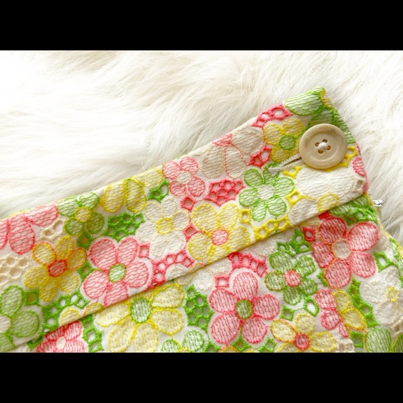 Lily Pulitzer Sloane Eyelet Floral Lace Shorts 2 - Picture 2 of 8